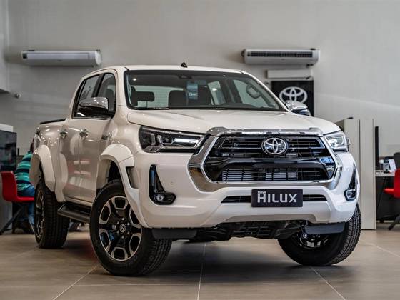 TOYOTA HILUX 2.8 D-4D TURBO DIESEL CD SRX PLUS 4X4 AUTOMÁTICO TOYOTA HILUX 2.8 D-4D TURBO DIESEL CD SRX PLUS 4X4 AUTOMÁTICO